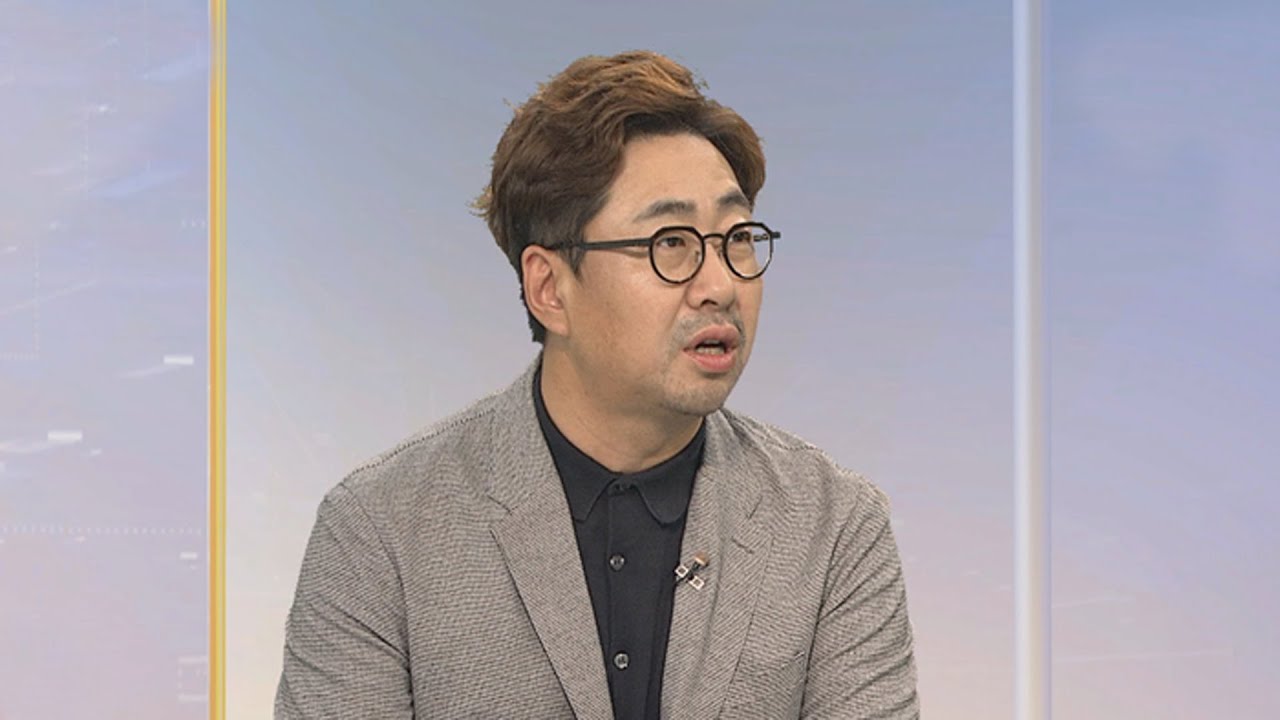 newspaper mockup [뉴스현장] 검찰, 법무장관 첫 강제수사…자녀 지원대학 4곳·자택 압수수색 / 연합뉴스TV (YonhapnewsTV)