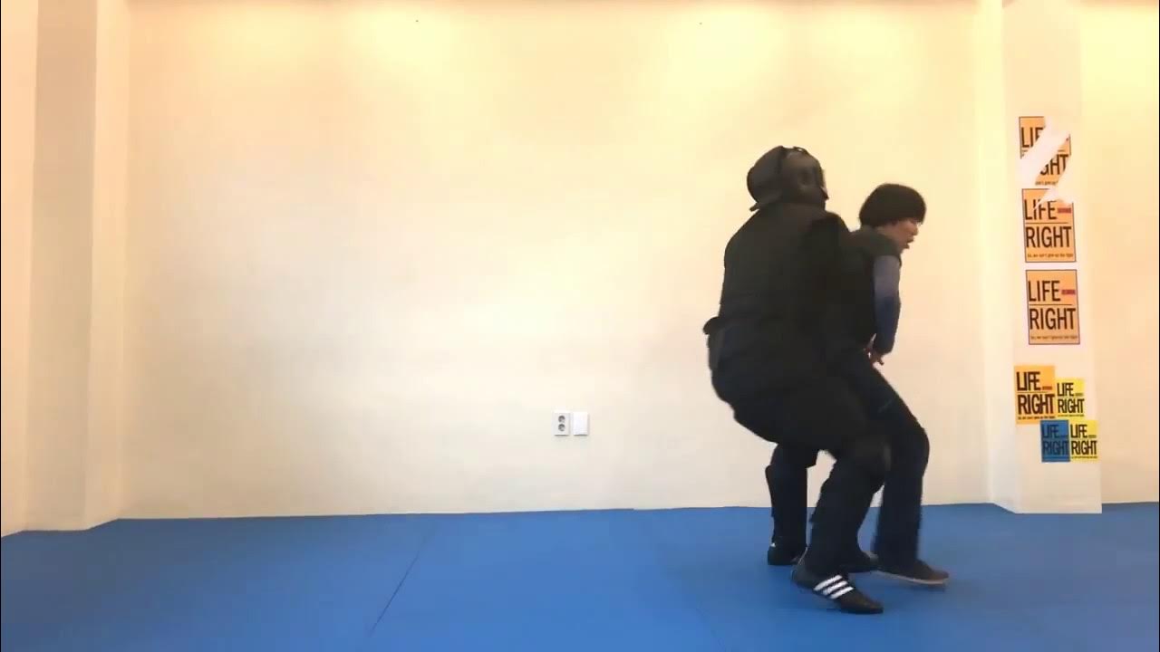 Krav Maga for Women Bear Hug Defense 뒤에서 덮치는 공격 YouTube