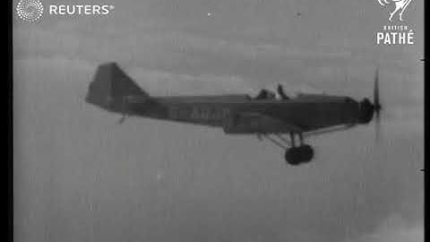 QUIRKY: Airshow dare-devil Clem Sohn leaps from plane (1936)