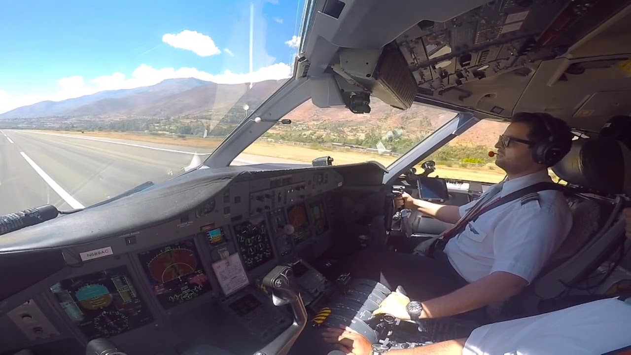 Dash 8 Q400 Landing Huánuco, Peru (SPNC)
