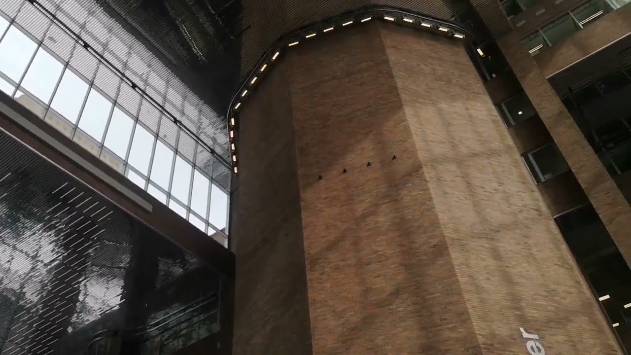 MONTRÉAL - 200 boulevard René Lévesque Ouest, Centre Guy Favreau - ARChitecture/post moderne