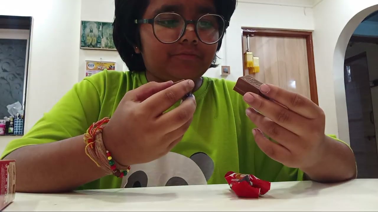 Unboxing of KitKat Biscoff 