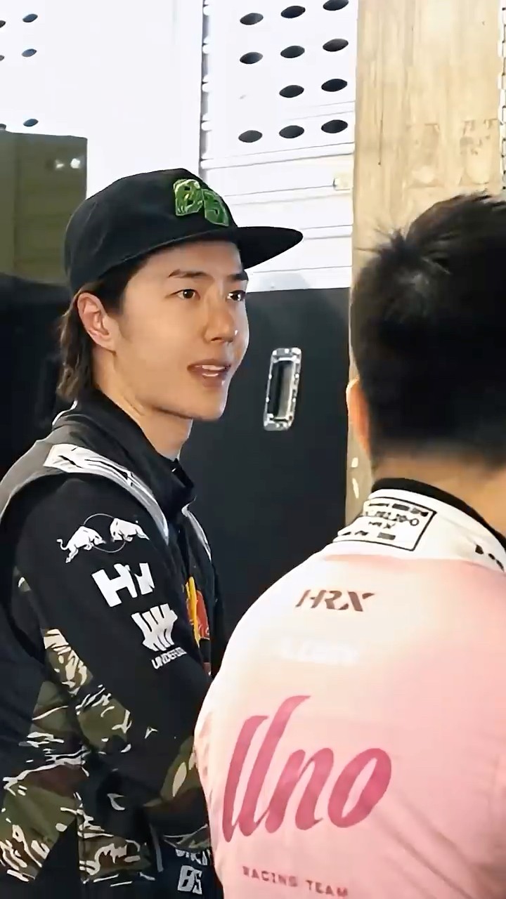 Wang Yibo 85 Racing - Getting Ready - YouTube