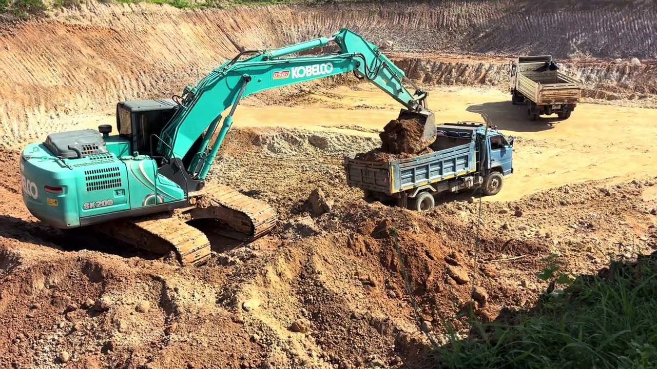 Excavator Kobelco sk200-10 งานขุดดินในบ่อ