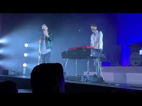 Keane ~ Fox Theater, Oakland, CA ~ March 9, 2020 ~ Tom speaks to the audience before "Try Again"