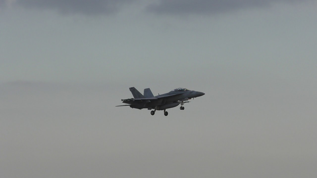 jetsmart cambio de fecha 2x US Navy F-18s off USS Harry S Truman land RAF Lakenheath 16Oct18 531p