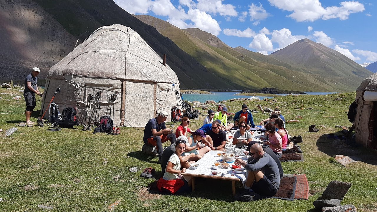 Pornói Bendegúz: Kirgizisztán – a turizmus hatása a nomád élet átalakulására