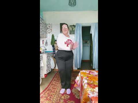 Скромная бабушка,внукам не стыдно. - YouTube