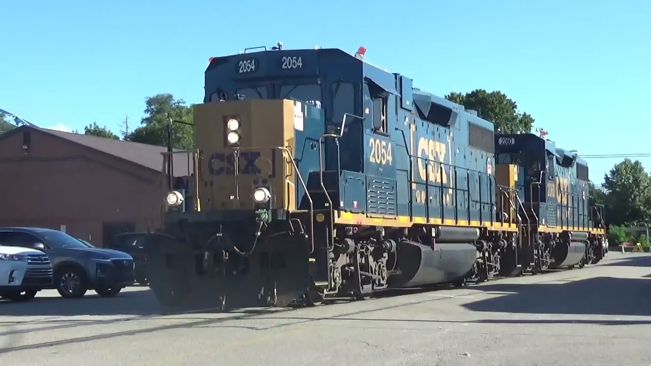 CSX GP38-3 Locomotives Street Running Elizabeth Pennsylvania 2022