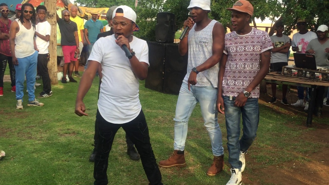 EmperorZ  performing Tholile Izolo at African Car Wash 15/01/2017