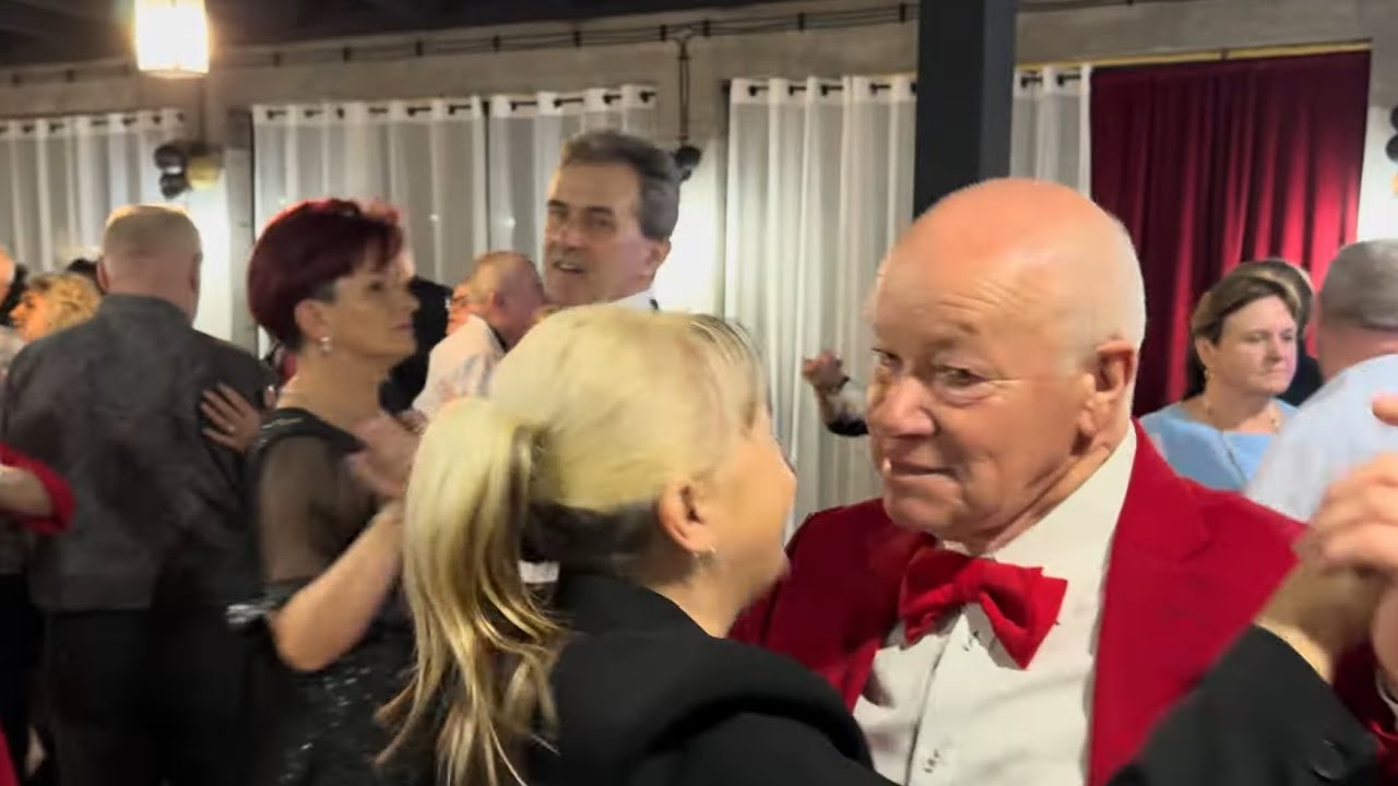 Wesołe hulanki na potańcówce z wspaniałą kapelą Krzysztofa Wieruszewskiego 