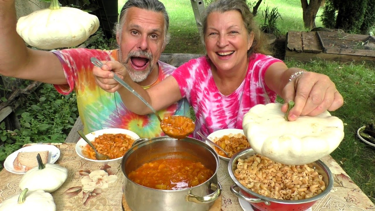 Vegetariánský GULÁŠ Z PATIZONŮ se zeleninou a fazolemi aneb UFO na talíři