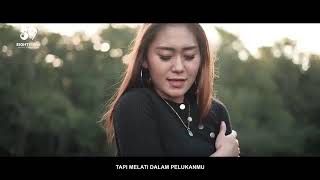 Vita Alvia MAWAR DITANGAN MELATI DIPELUKAN