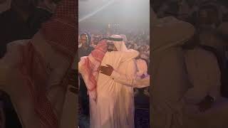 رابح صقر لحظه سلامه ع اخوه الاكبر في حفل الاحساء