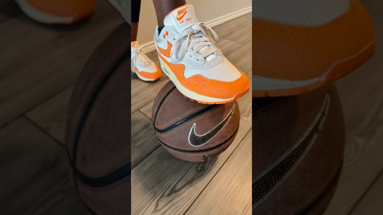 March Madness + Air Max Month = Unstoppable style! 🏀🔥 