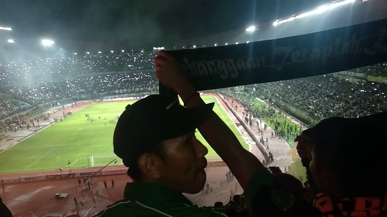 Lagu PSS Sleman "Sampai Kau Bisa" Berkumandang Di GBT - YouTube