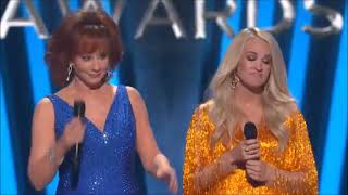 Vignette de la vidéo "Reba McEntire - Carrie Underwood - Dolly Parton - 2019 CMA Opening Monologue"