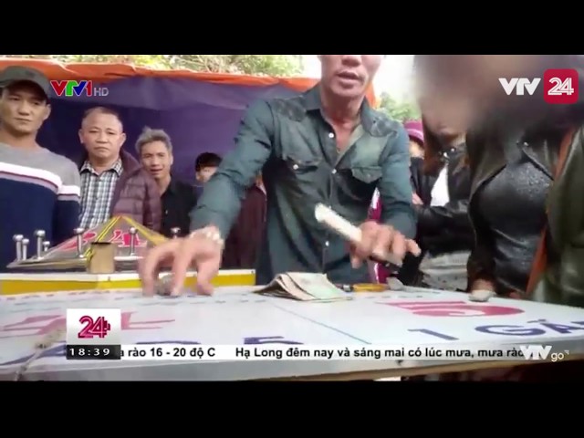 Xâm Nhập Đường Dây Cờ Bạc Bịp Tại Cổng Đền Đức Thánh Cả | VTV24 class=