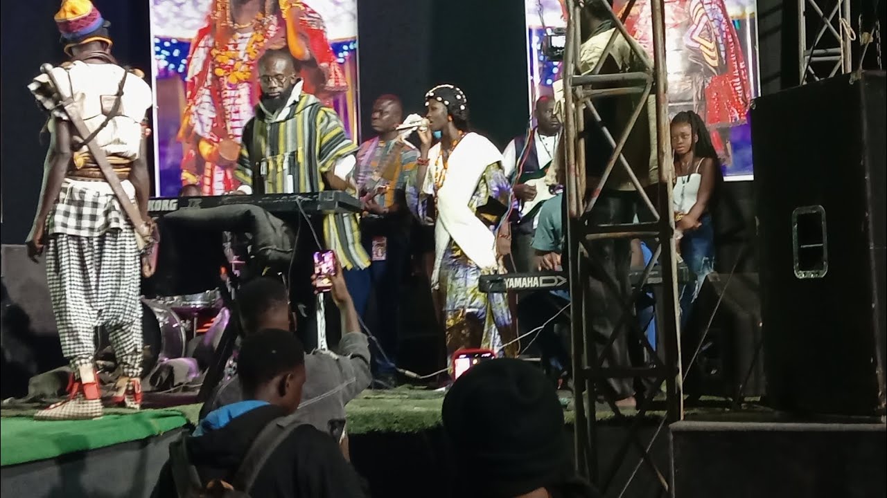 Concert Mya Diakhére prestation des artistes invités 