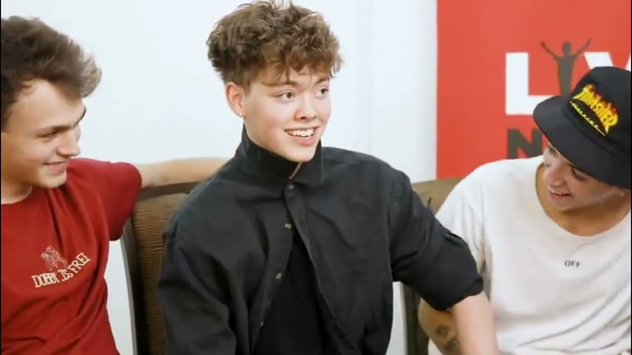 zach herron being my favorite wdw member for some minutes