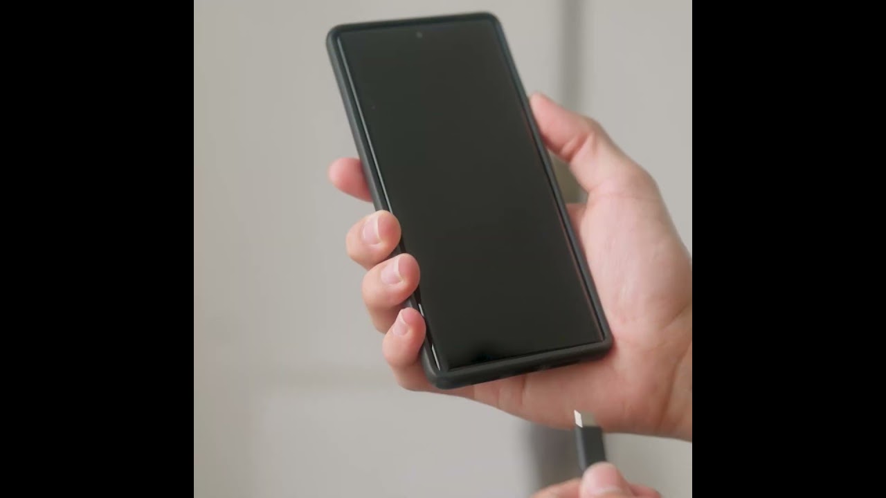 🔋 Power Where You Need It | Platinum® Elite Softside USB Charging Feature