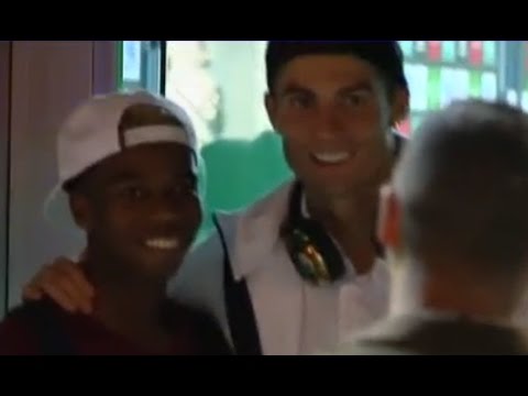 البلجيكي تشارلي موسوندا لاعب ريال بيتيس انتظر 20 دقيقة لمقابلة رونالدو