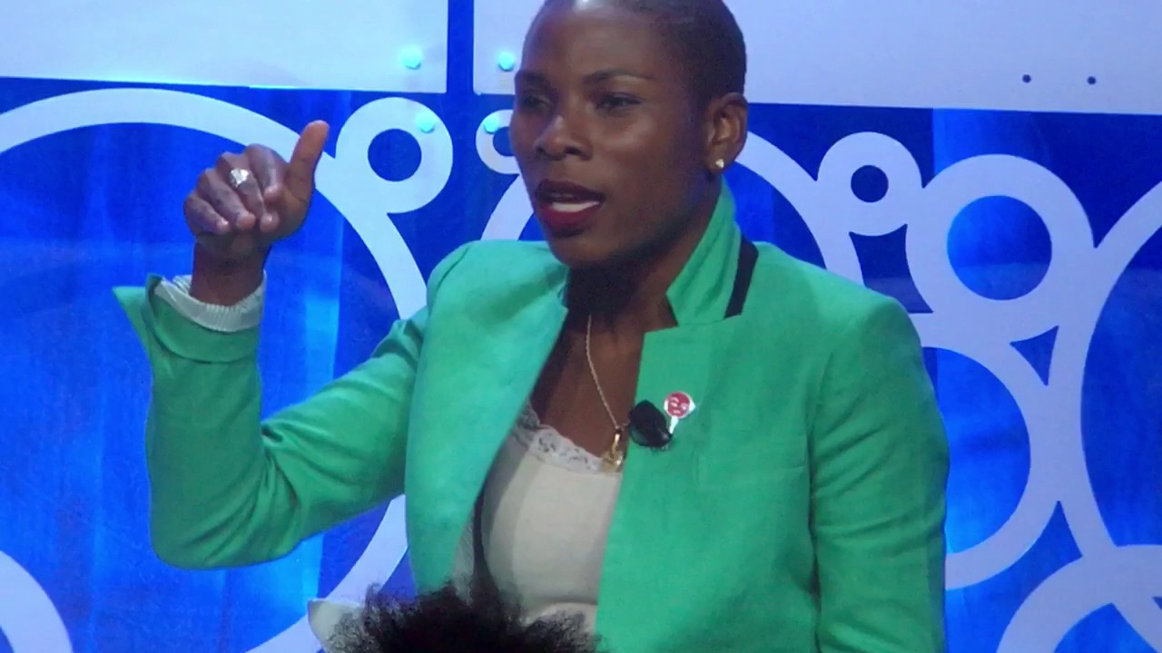 Luvvie at BlogHer 17