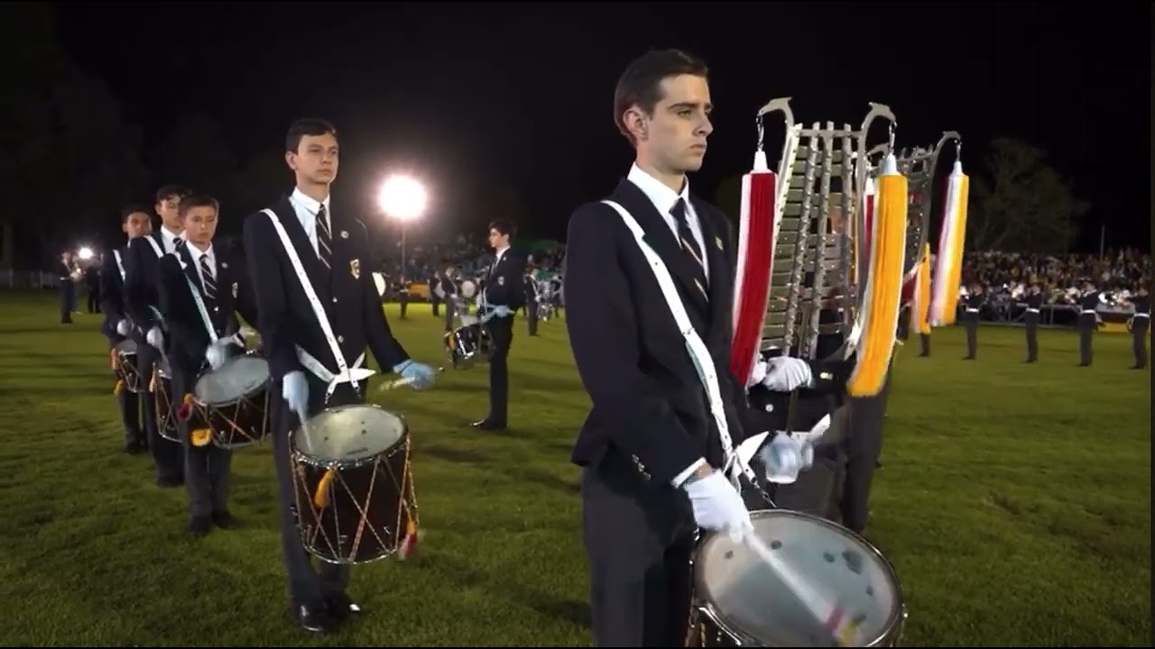 Batuta de plata BGGC 2024 - Banda de guerra colegio Gimnasio Campestre 🟡⚪️🔴