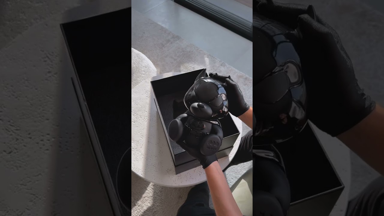 Batman × Blvck Paris - Figure | Blvck Paris - Japan - YouTube