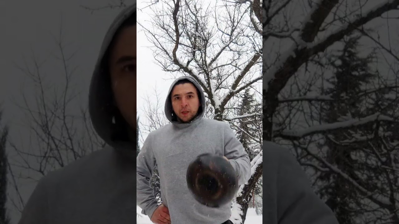 Тренировка с гирей.