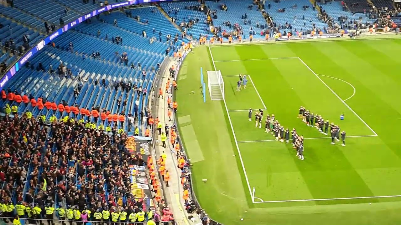 players from Sparta Prague thank fans for travelling, fans show respect 🤘