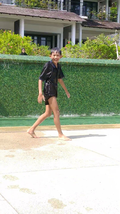 BOCIL BOCIL MANDI DI KOLAM RENANG TURI BEACH RESORT BATAM