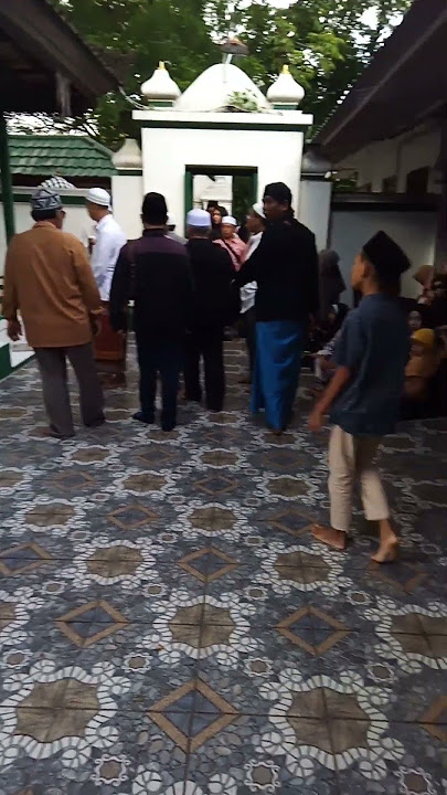 makam raden ayu siti khotijah pemucutan denpasar