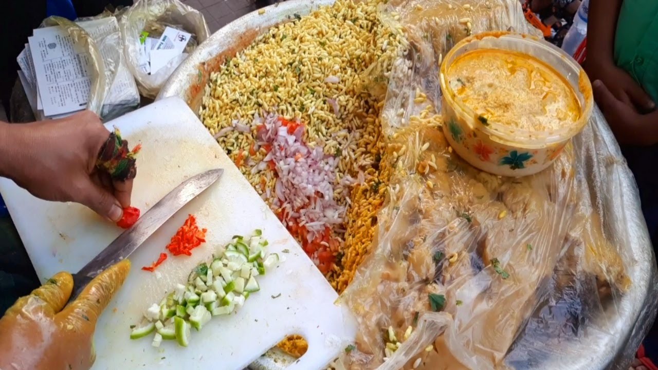 Rubel Bhai ar Very Unique Spicy Jhal Muri at New Market Dhaka | Muri Vorta | Muri makha | Mixed Muri