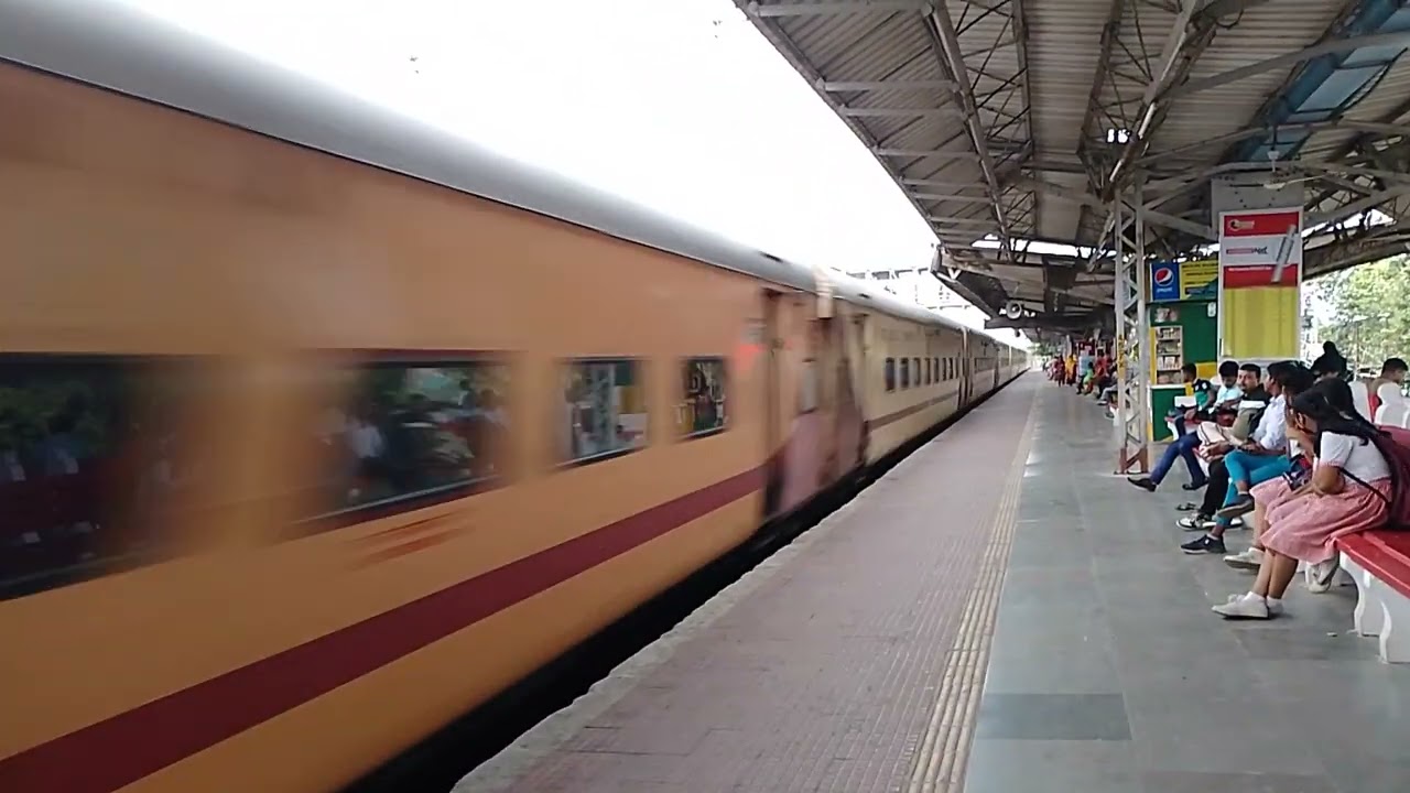 18030 Shalimar - LTT Kurla Express with SRC WAP4 deadly skipping Bagnan