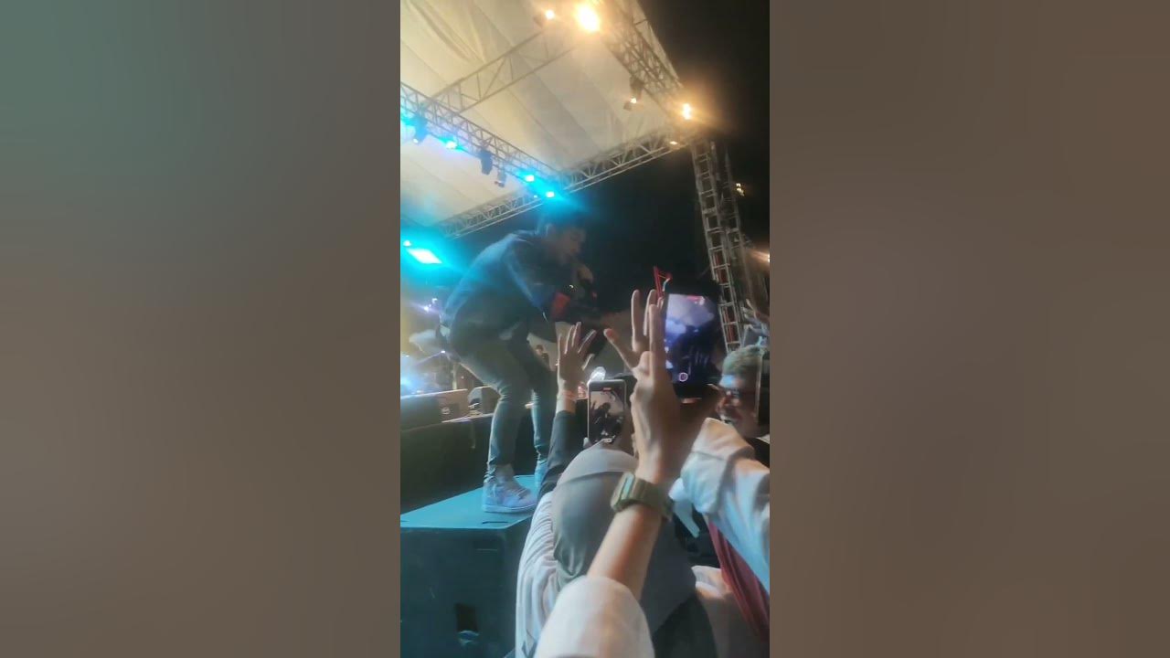 Coldplay - Yellow || Aldi Taher Live Perfom Maxi Tulungagung #coldplay #yellow #alditaher #viral