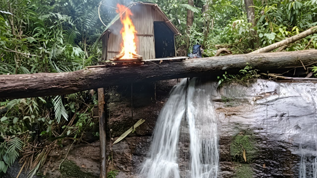 MEMBANGUN SELTER GANTUNG DI DEKAT AIR TERJUN, DI ATAS KETINGGIAN 30 (METER) DARI TANAH