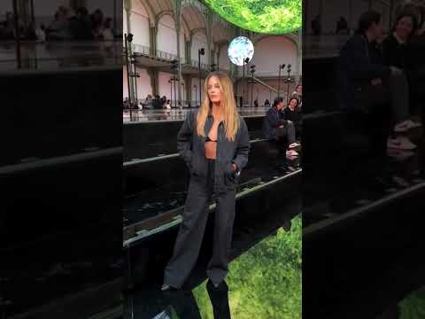 Video Margot Robbie at the Chanel Womenswear Spring Summer 2026 as part of Paris Fashion Week October 2025