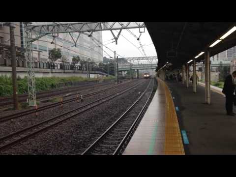 特急踊り子115号185系VS横須賀線E217系新子安駅通過