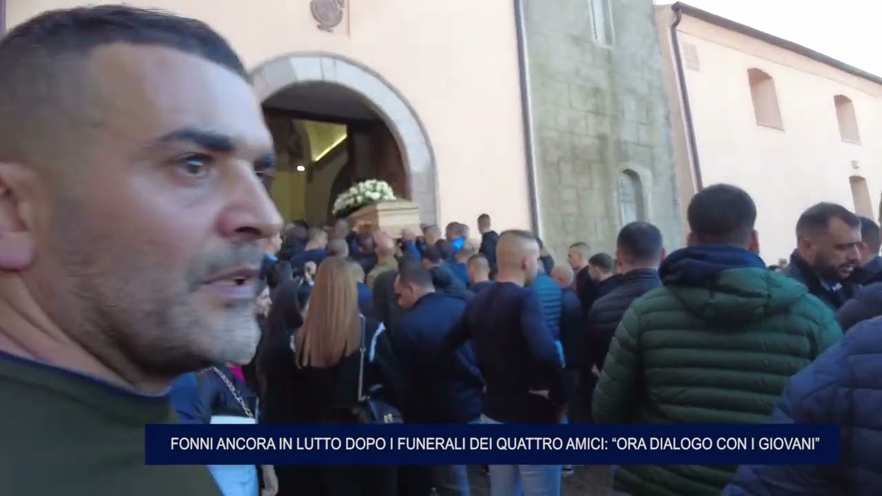 FONNI, ANCORA IN LUTTO DOPO I FUNERALI DEI QUATTRO AMICI: “ORA DIALOGO CON I GIOVANI” 02 11 2024