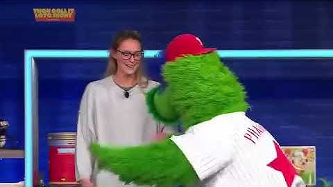 Phillie Phanatic crashed They Call it Late Night for Kylie Kelce 😂 Go Birds