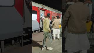 Penger Kicked The Railway Gate At Gomoh Junction.