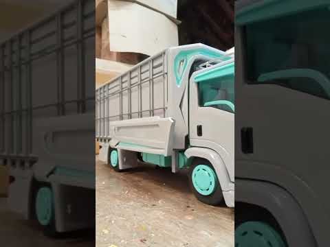 miniatur truk Isuzu