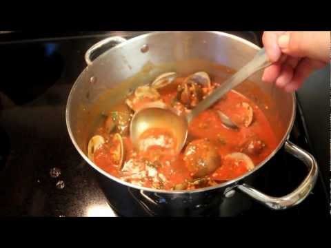 Italian Linguini With Red Clam Sauce