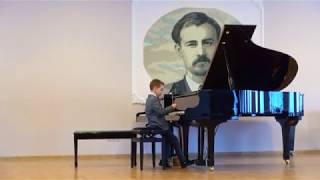 Концерт в Музыкальной школе  Роберт играет произведение Паровоз