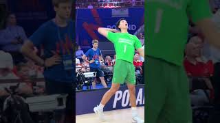 Jogador Sarado E Gostoso Se Alongando