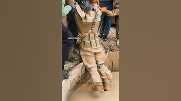 Người đàn ông gan dạ lặn xuống hố nước sâu #shorts