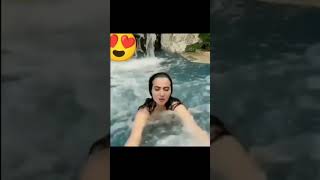 sebua cewak cantik mandi disebua danau sangat hot