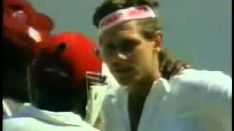 Courtney Walsh brutal bouncer to Robin Smith