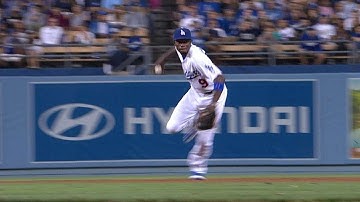 CLE@LAD: Gordon makes a nice play to throw out Bourn